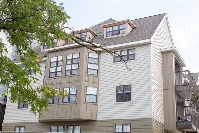 Photo - 301 E Chalmers