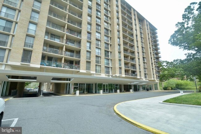 Building Photo - 4600 S Four Mile Run Dr Unit 626