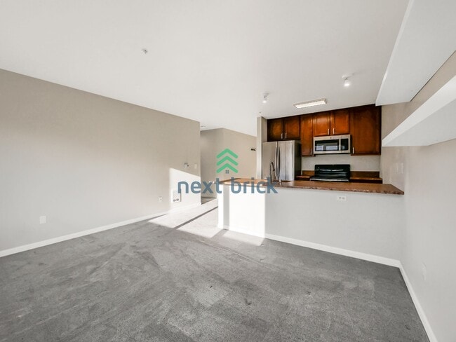 Photo - Luxury 1 Bed, 1 Bath Downtown Seattle Condo with City & Water Views