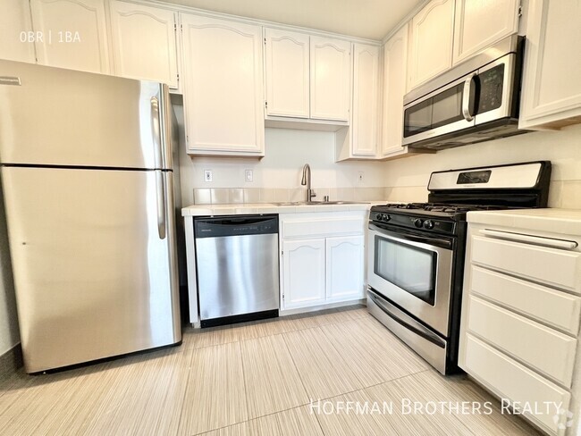 Building Photo - 8811 Burton Way Unit 516A Rental
