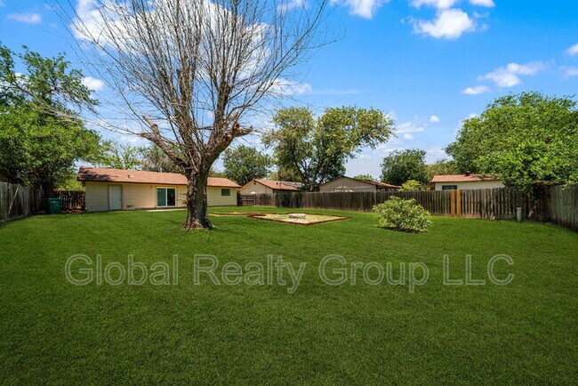 Photo - 517 Oak Dr