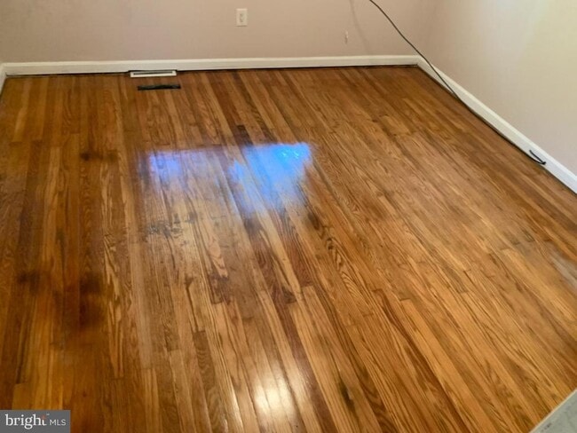 Photo - 301 Lehigh Rd N