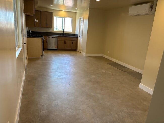 Photo - 932 N Gage Ave