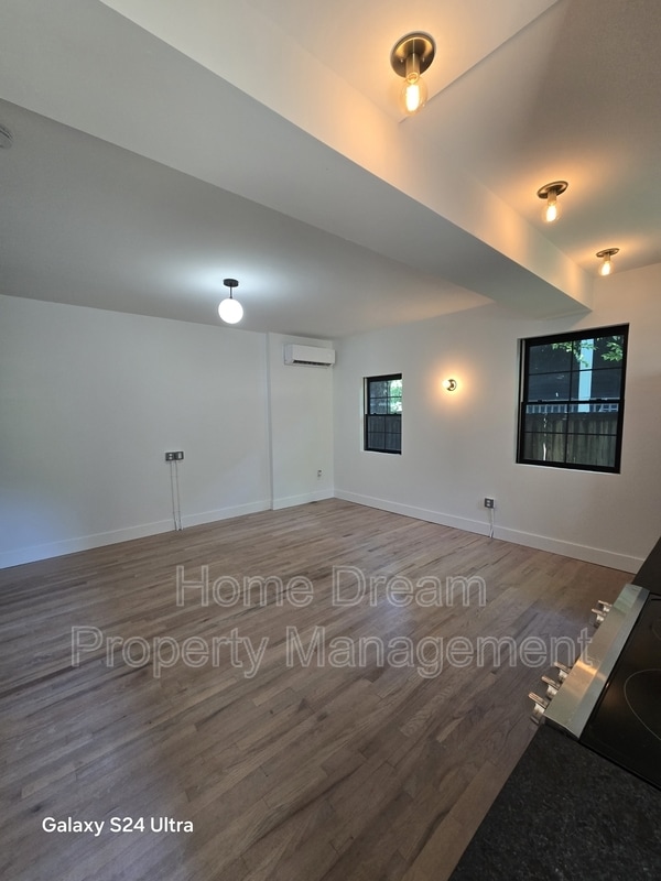 Photo - 1401 Charles St