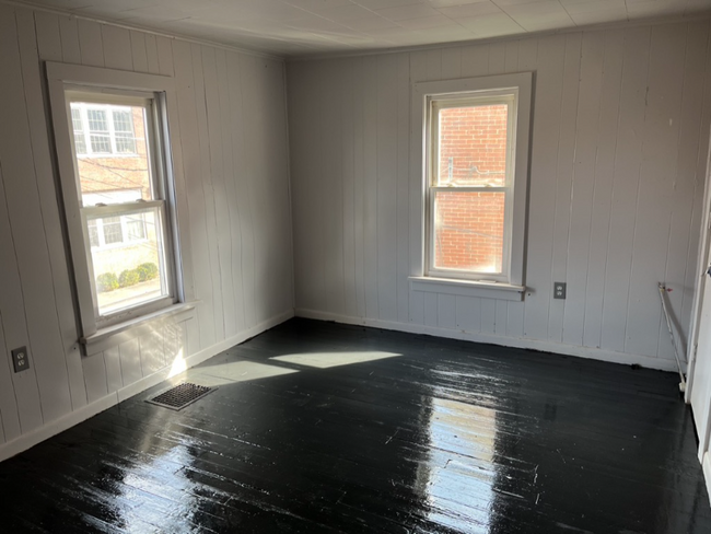 Building Photo - 127 N 1st St Rental