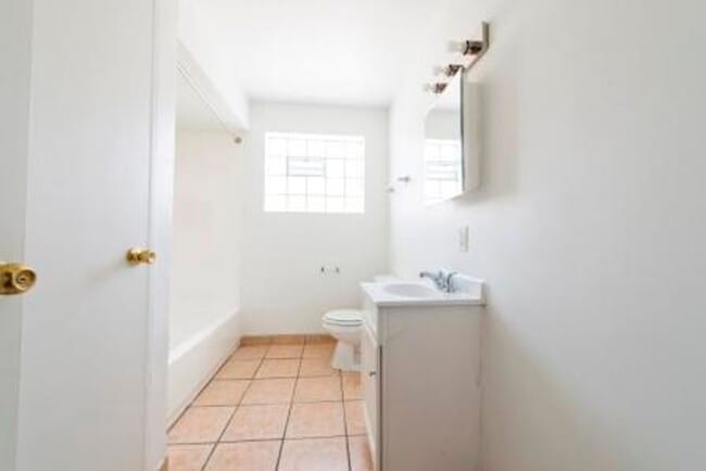 7901 S Paxton