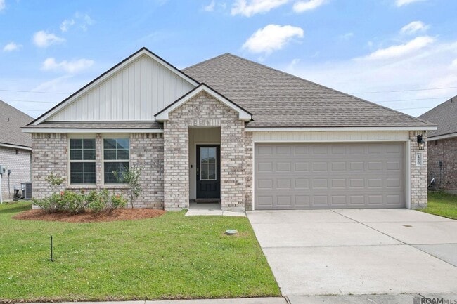 Building Photo - 15820 Loussier Dr