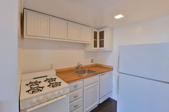 Photo - 7929 Blackburn Ave