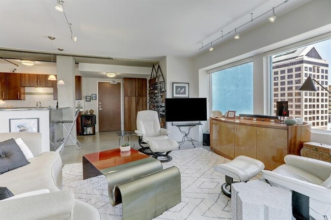 Building Photo - 800 Brazos St Unit 1107
