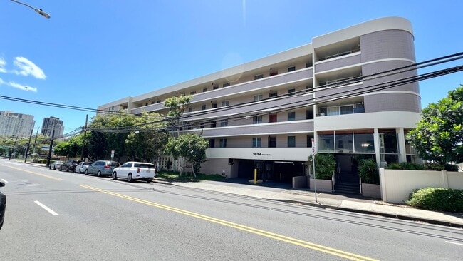 AVAILABLE NOW! 2-Bedroom, 2-Bath Corner Un... - AVAILABLE NOW! 2-Bedroom, 2-Bath Corner Un... Condo Unit 415, Honolulu, HI 96817