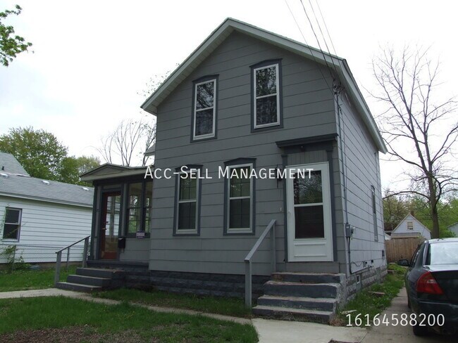 Building Photo - 32 Colfax St NE Unit 2