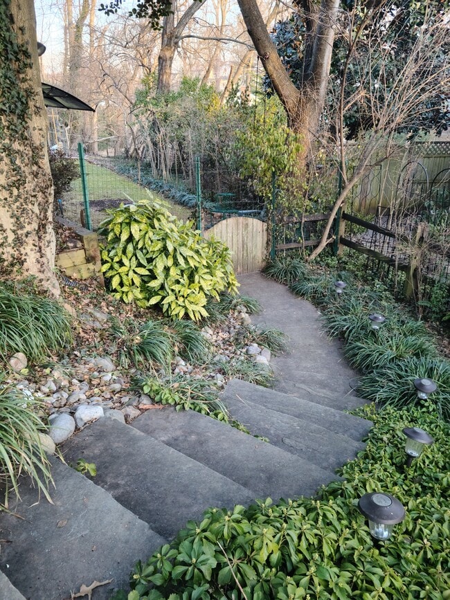 Photo - 361 Holmes Dr NW
