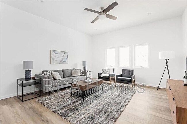 Photo - 408 N Dearborn St