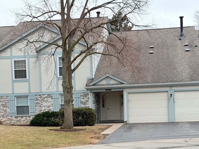 Building Photo - 203 Blossom Ct Unit 203