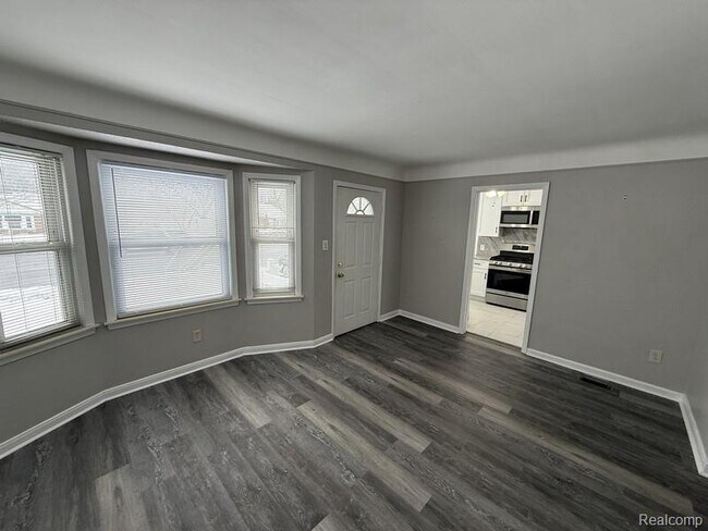 Photo - 1465 E 14 Mile Rd