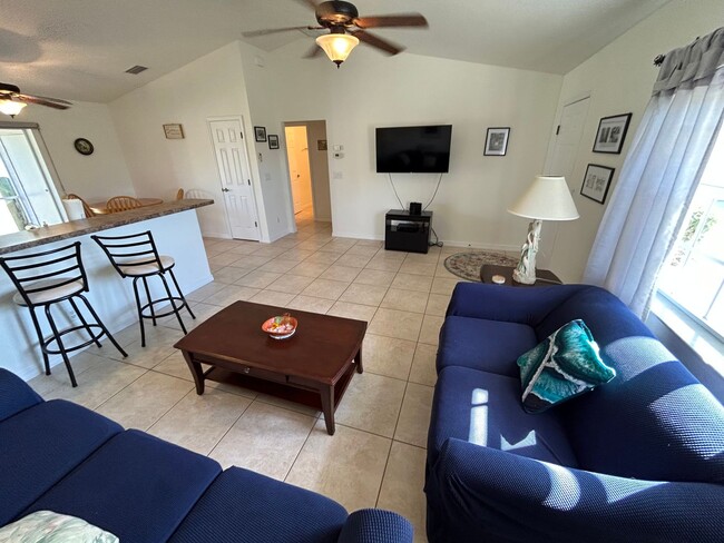 Photo - Triplex unit for rent-Fully furnished