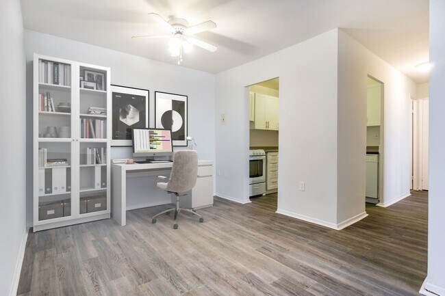 Photo - Oxford Square