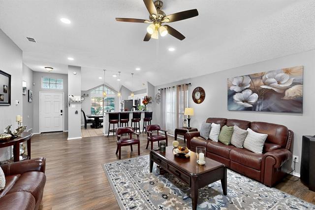 Photo - 821 Parkwest Blvd