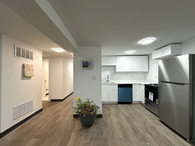 Photo - 1626 N Fairfield Ave Unit R00A