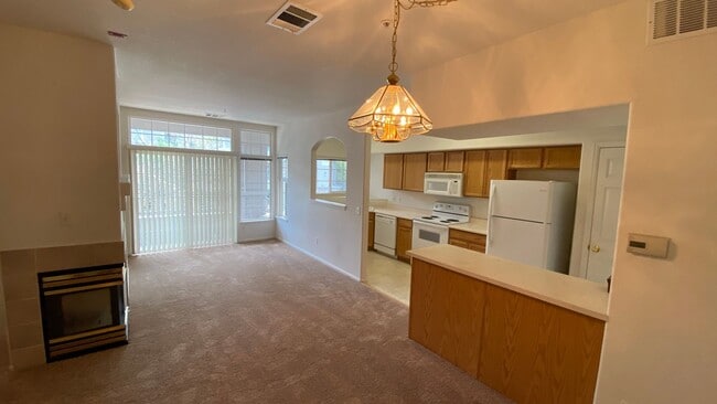Building Photo - HUGE 2 Bedroom 3 Bathroom Condo in Southeast Denver Unit 2092