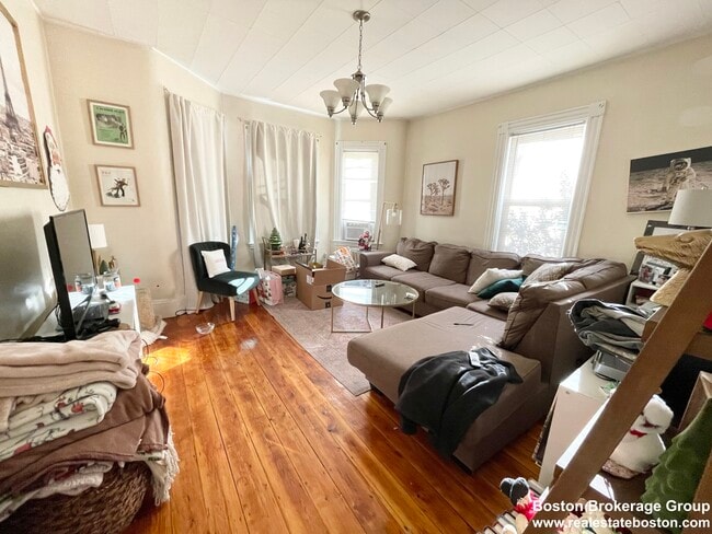 Building Photo - 106 Buttonwood St Unit 1 Rental