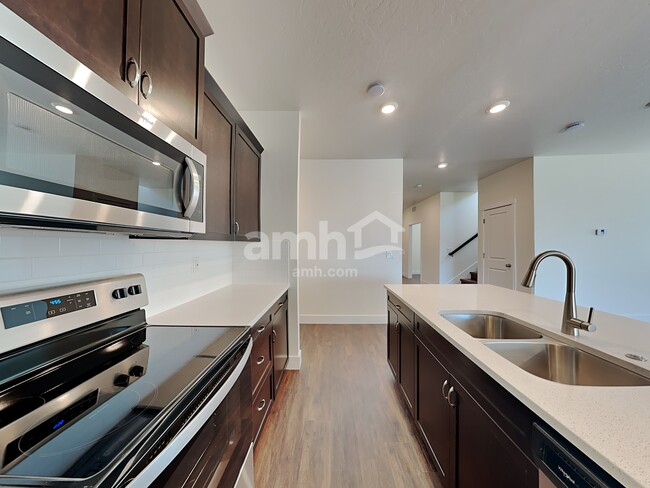 Photo - 1423 N Barkvine Ave