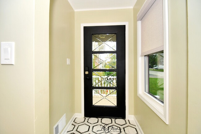 Photo - 635 E Prairie Ave