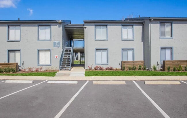 Photo - Oaks on Monument