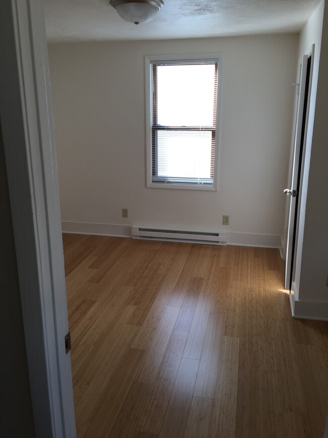 Photo - N90W16981 Appleton Ave Unit upper