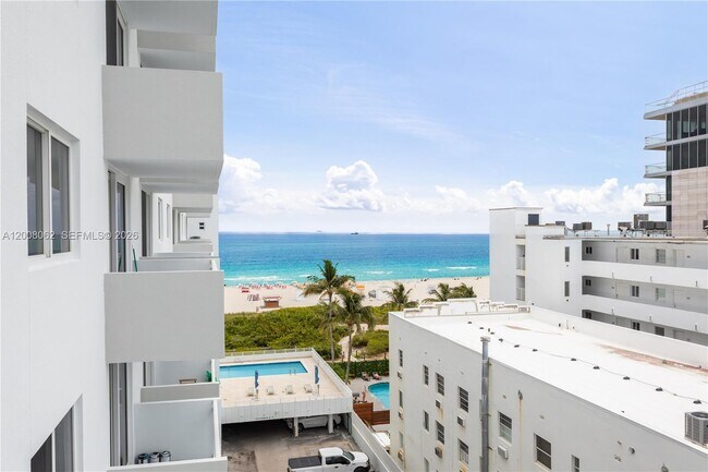 Building Photo - 345 Ocean Dr Unit 708