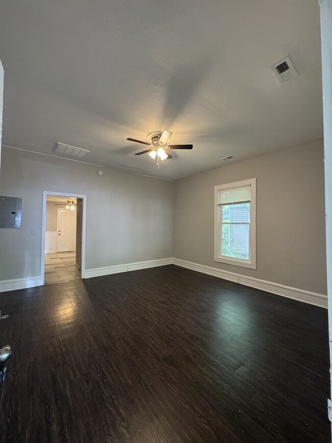 Photo - 331 McLin St