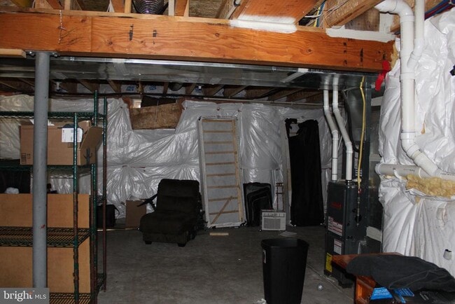 Photo - 107 Ellis St