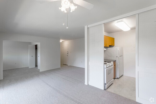 1 BR w Den, 1 BA - 740 SF