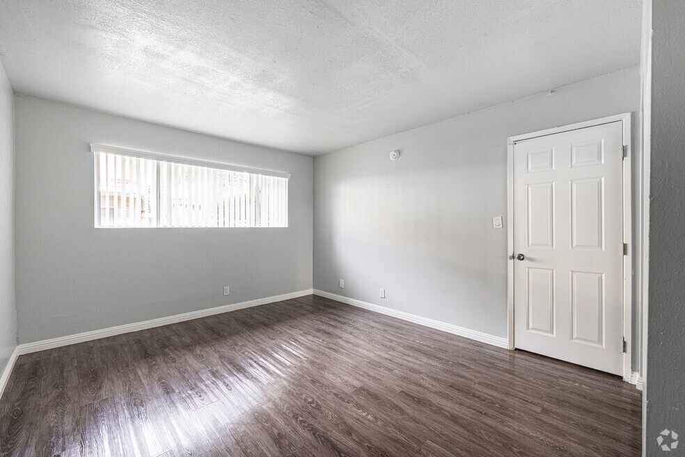 1BR, 1BA - 725SF - BEDROOM