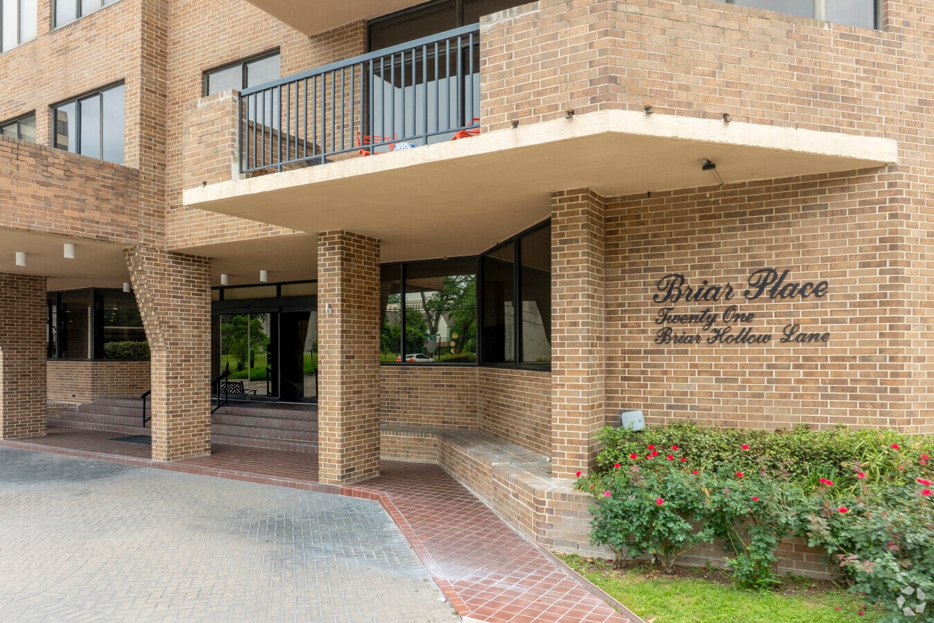 21 Briar Hollow Ln - Entrance - Briar Place
