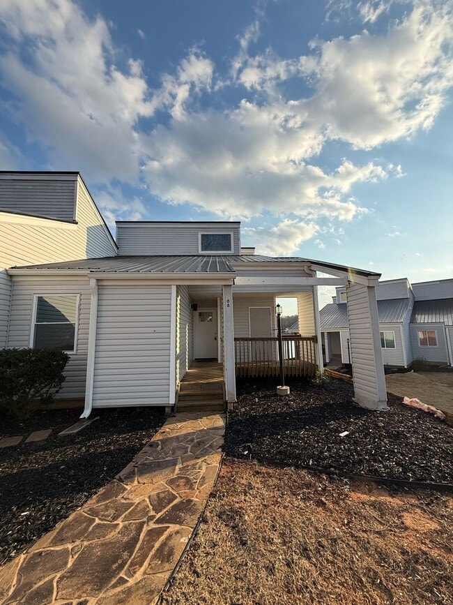 Building Photo - Lakefront Living at Fairfield Plantation