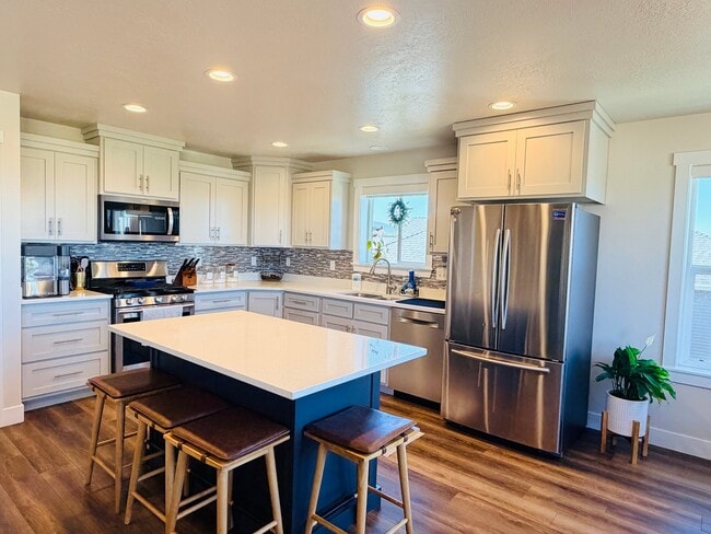 Photo - 575 N 750 E