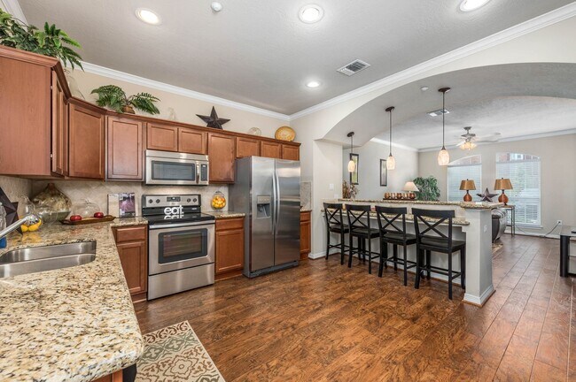 Photo - AUGUST PRE-LEASE 4bed/4.5 Lakeridge Townhome!
