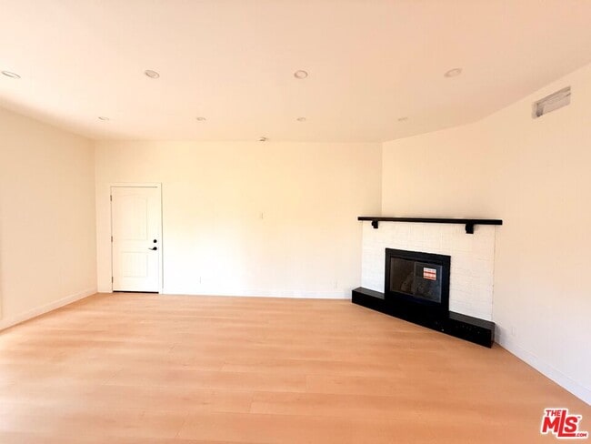 Photo - 6132 Whitsett Ave