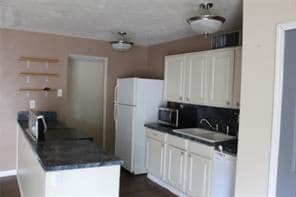Photo - 6625 Dewsbury St