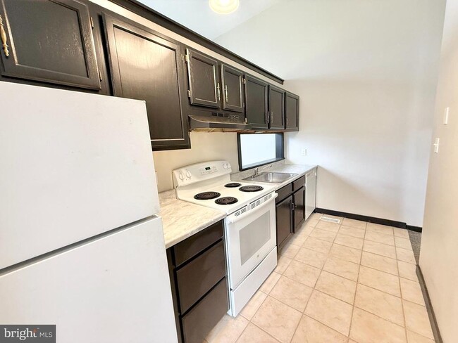 Photo - 745 Manor St Unit 2