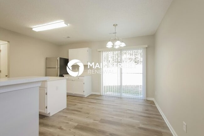 Photo - 3 Bedroom Pet-Friendly Home in Charlotte, NC with Main Street Renewal
