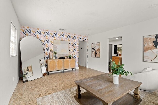 Photo - 314 W Alva St