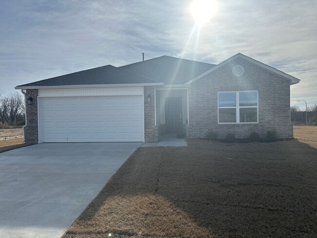 Photo - Three Bedroom | Two Bathroom Home in Claremore