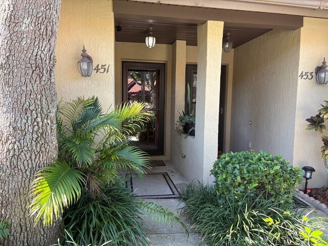 Building Photo - Beautiful 2 story townhouse in Cypress Club