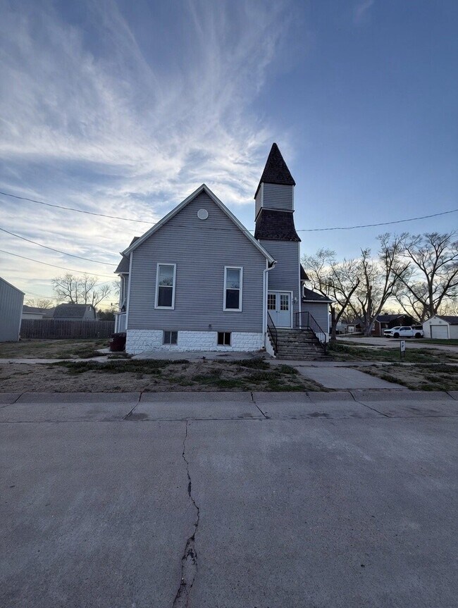 302 S Mayne St