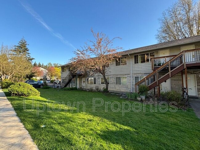 Building Photo - 1420 SW Bertha Blvd