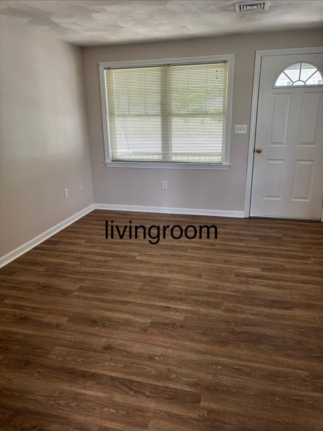 Photo - 16 Robinhood Ln Unidad Inlaw