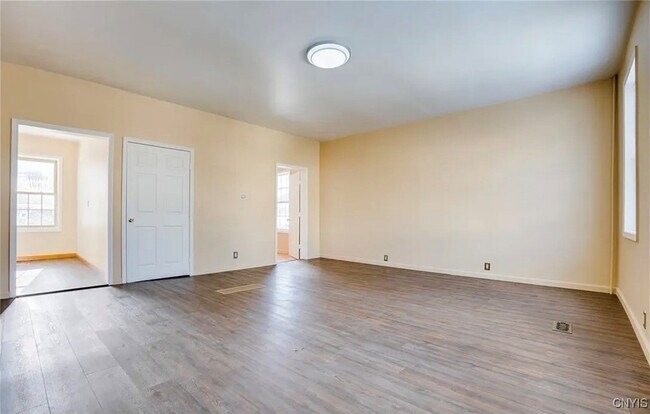 Photo - 103 W Embargo St