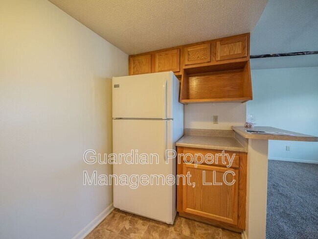 Photo - 1121 N College Dr